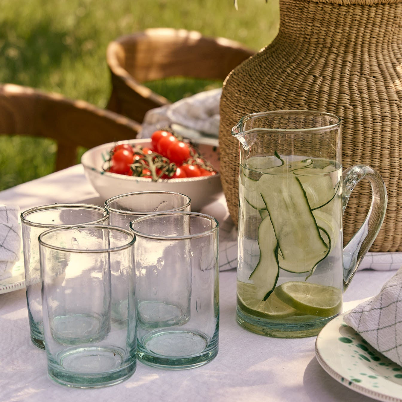 For over 70 years, our partners have been creating exquisite glassware in their Moroccan workshop. Today, they make their glassware using 100% recycled glass which is melted down in a 1000 degree furnace.
